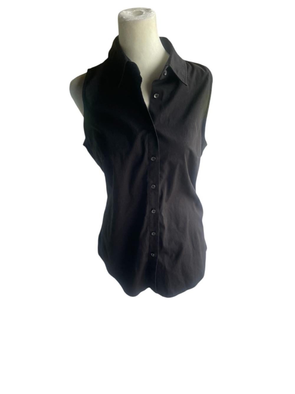 Sale Boston Proper Black Sleeveless Button-Down Shirt - Picture 2 of 4